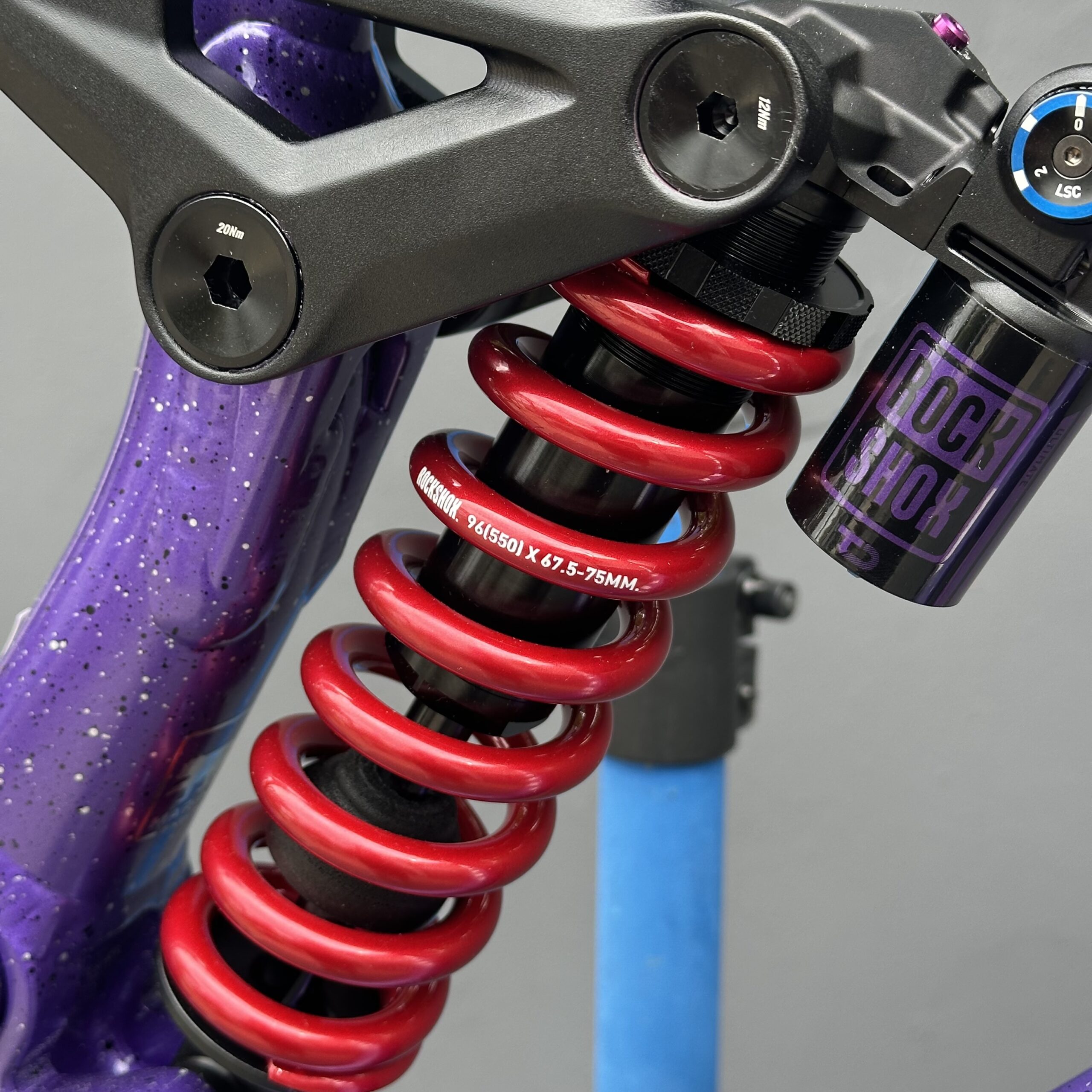 Kit Cadre MARIN Quake DH 2026 | Black Purple Red – Image 8