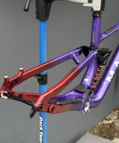 Kit Cadre MARIN Quake DH 2026 | Black Purple Red – Image 3