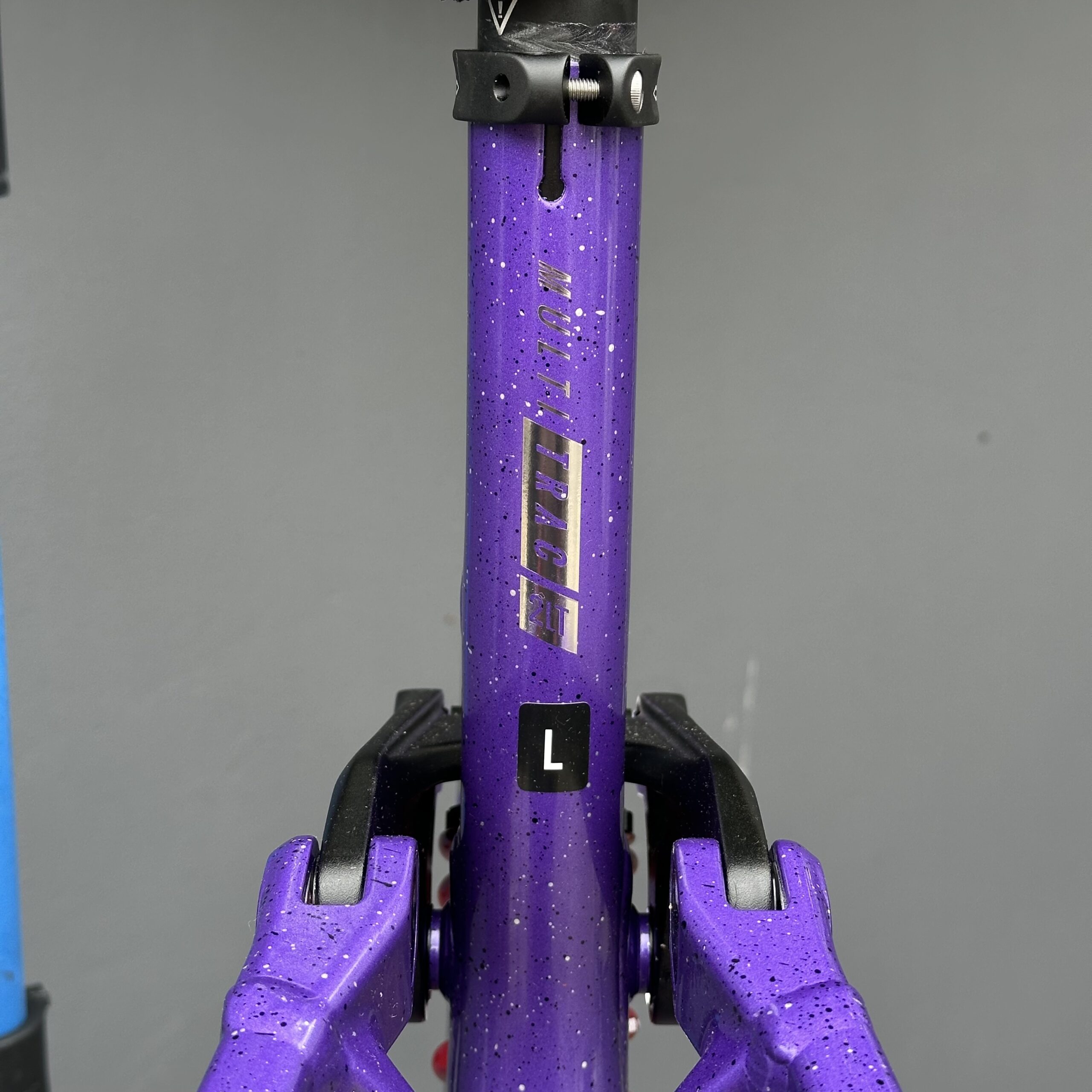 Kit Cadre MARIN Quake DH 2026 | Black Purple Red – Image 11