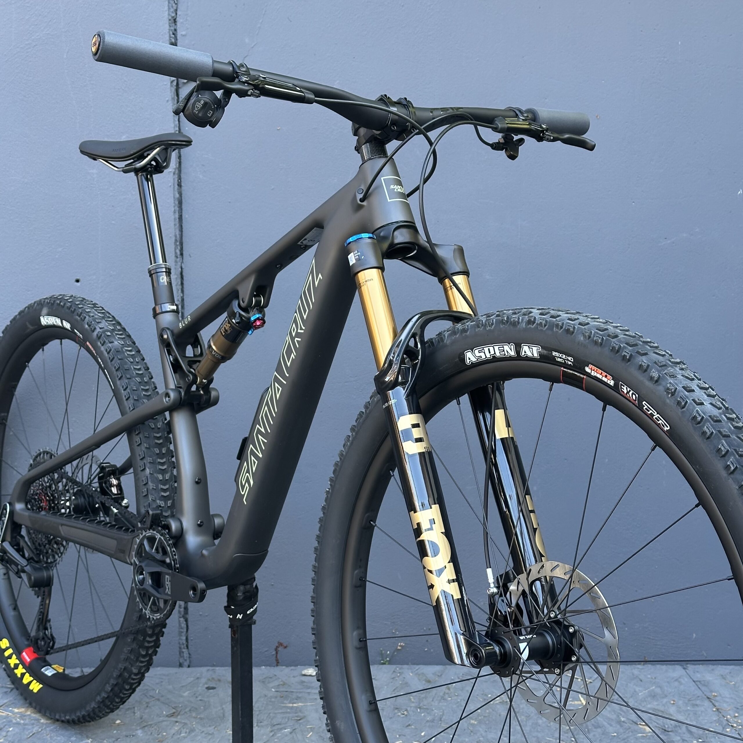 SANTA CRUZ Blur XO AXS RSV | 2027 | Matte Charcoal – Image 2