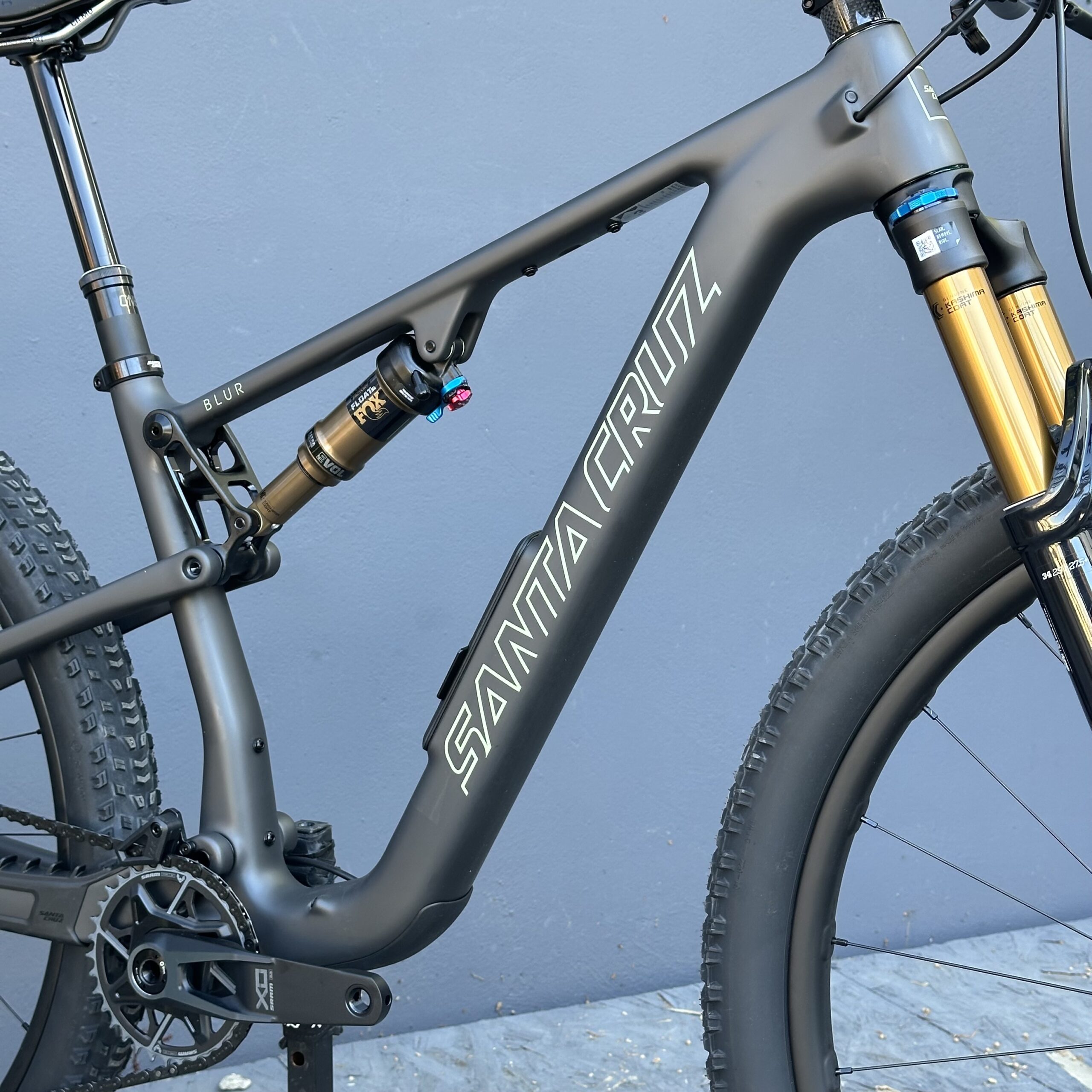 SANTA CRUZ Blur XO AXS RSV | 2027 | Matte Charcoal – Image 3