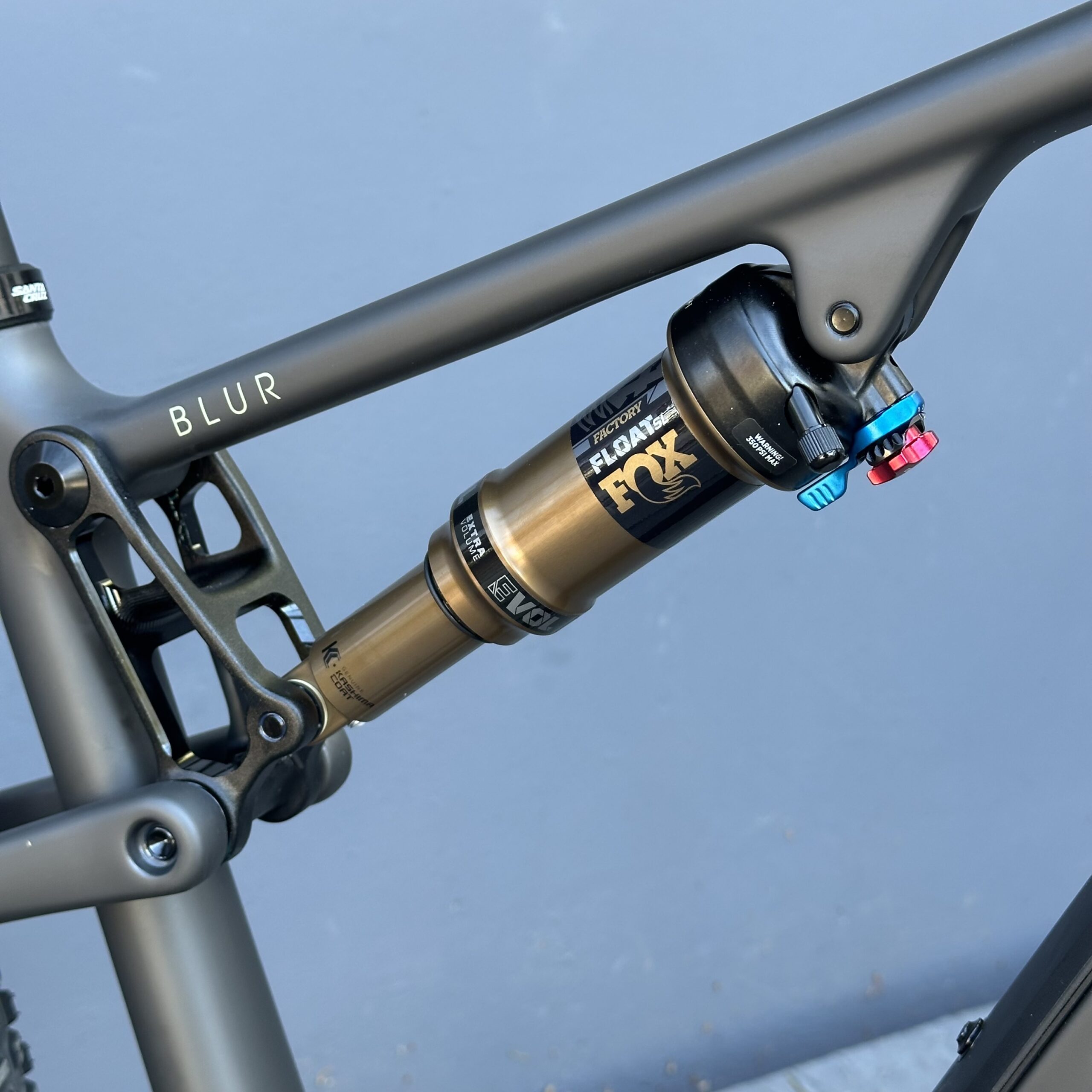 SANTA CRUZ Blur XO AXS RSV | 2027 | Matte Charcoal – Image 4