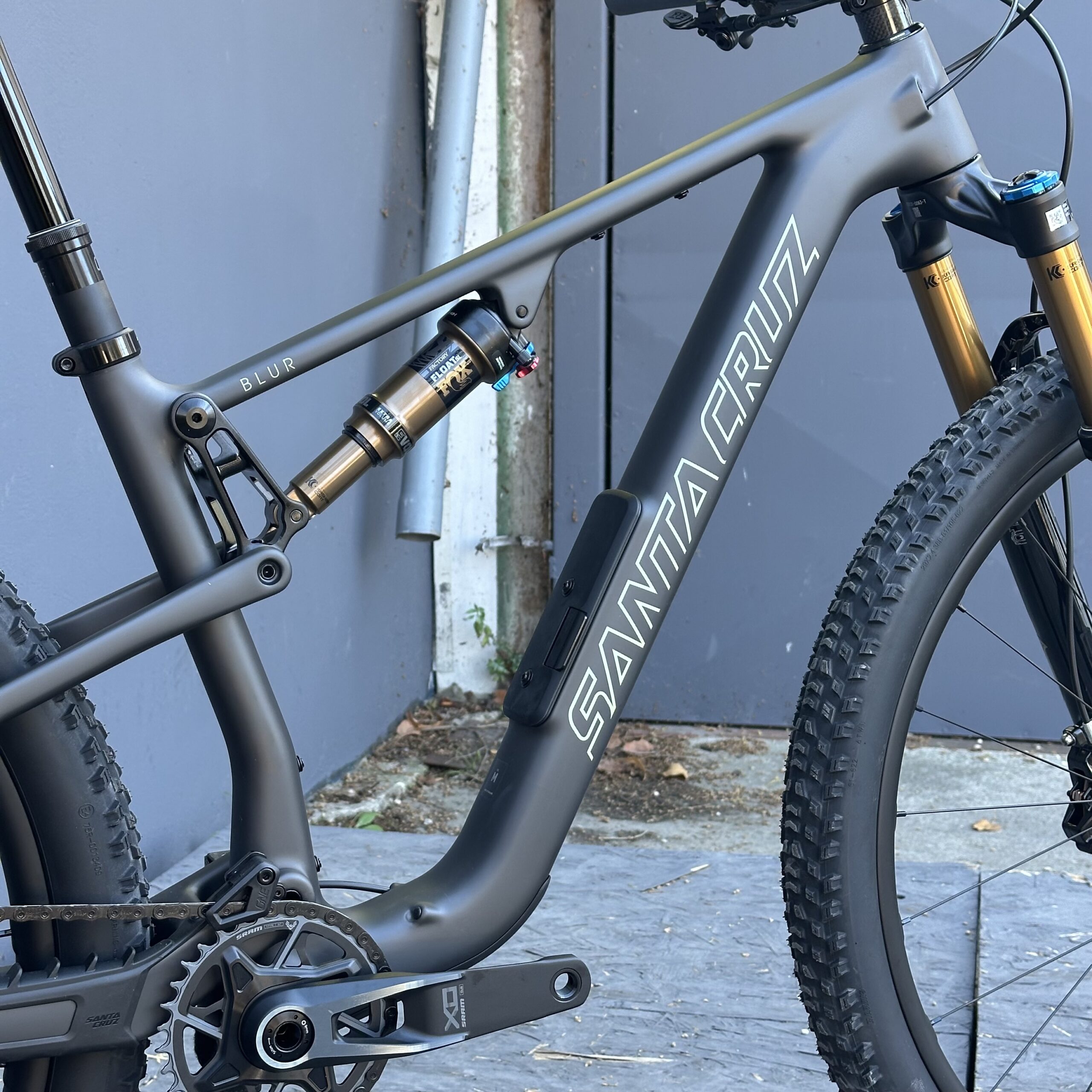 SANTA CRUZ Blur XO AXS RSV | 2027 | Matte Charcoal – Image 5