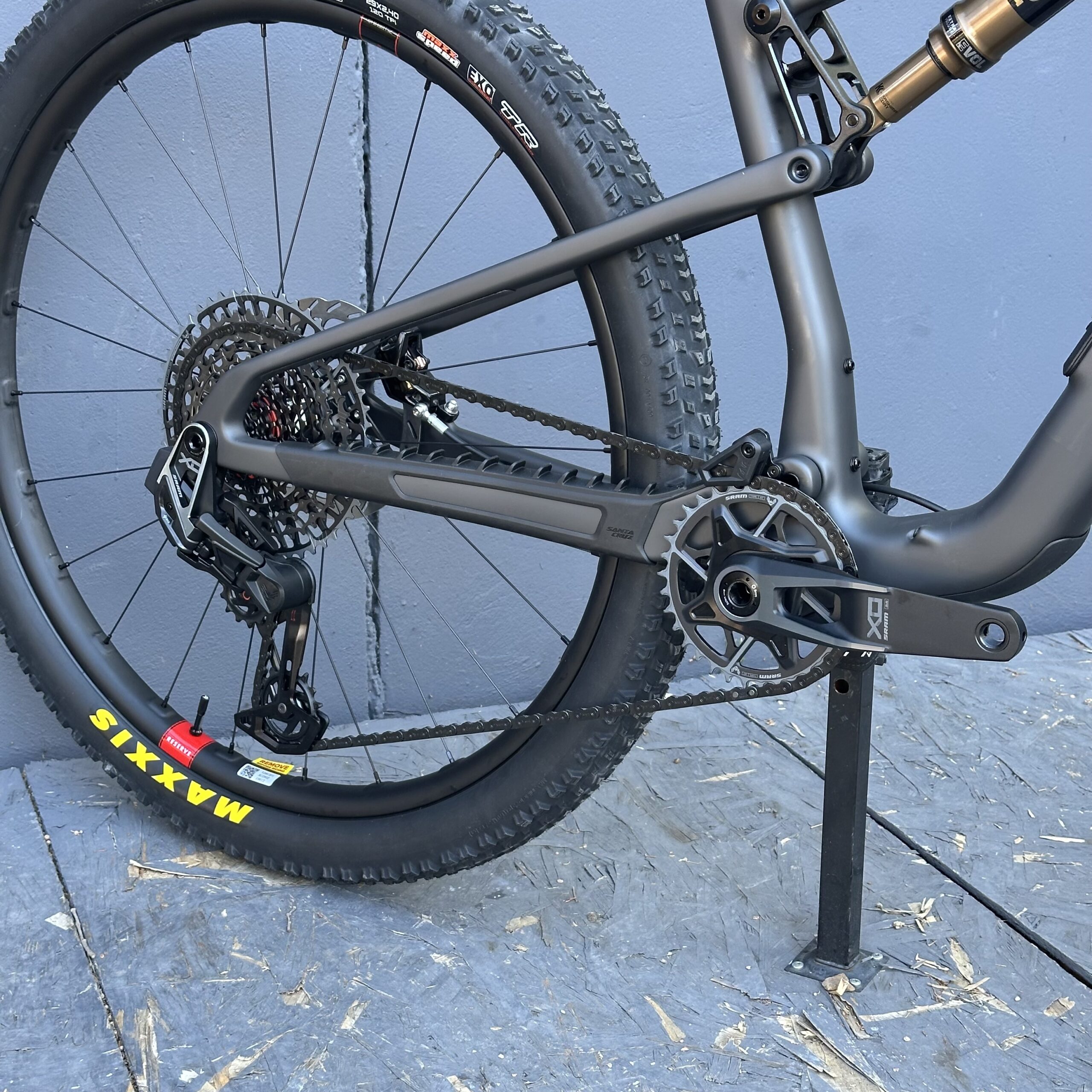 SANTA CRUZ Blur XO AXS RSV | 2027 | Matte Charcoal – Image 6