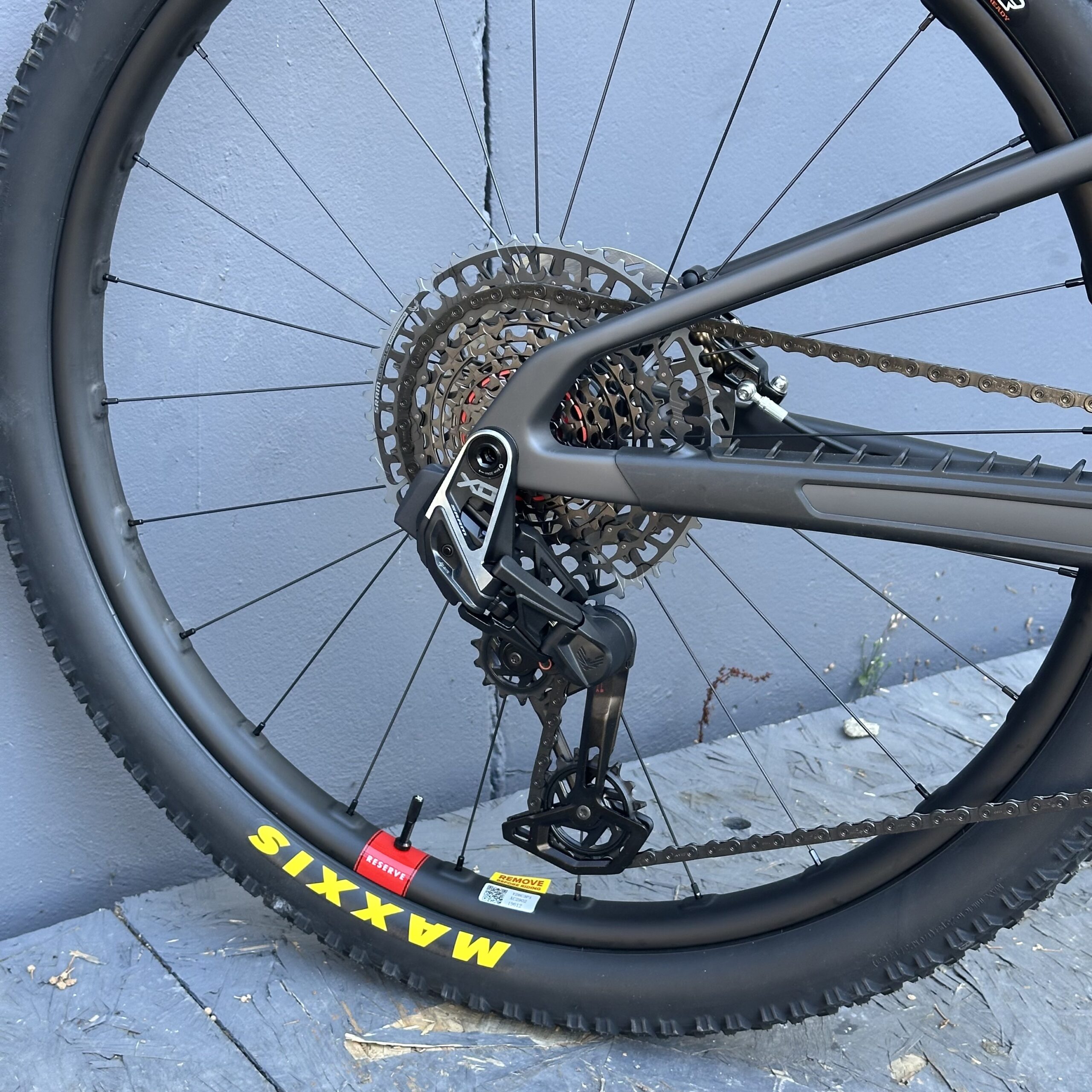 SANTA CRUZ Blur XO AXS RSV | 2027 | Matte Charcoal – Image 8