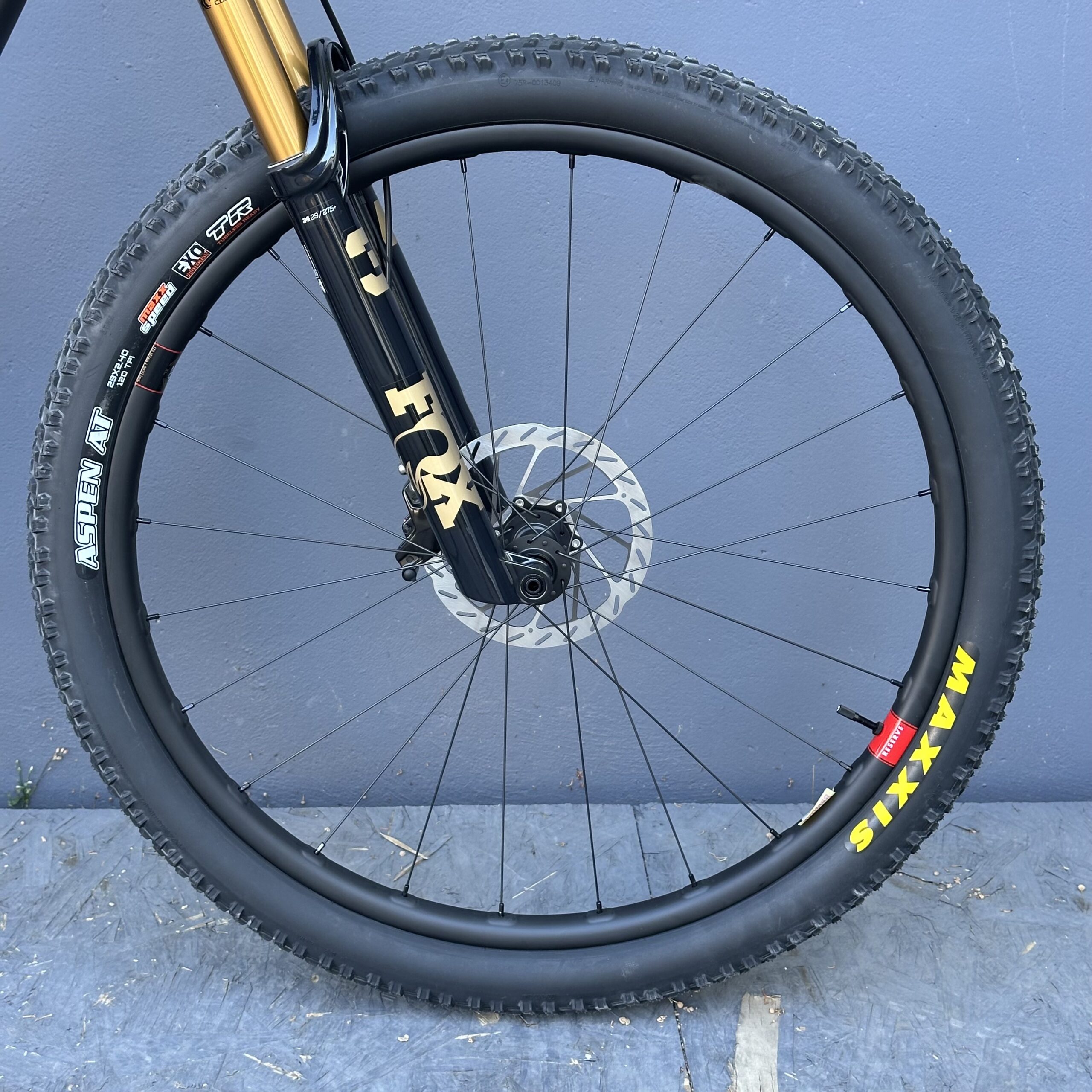 SANTA CRUZ Blur XO AXS RSV | 2027 | Matte Charcoal – Image 10